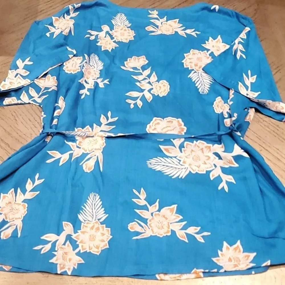 Roxy swimsuit cover up size medium floral NWT
